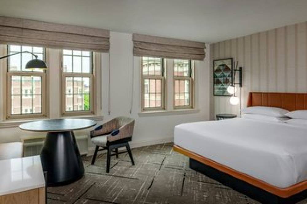 Sheraton Commander Hotel 1