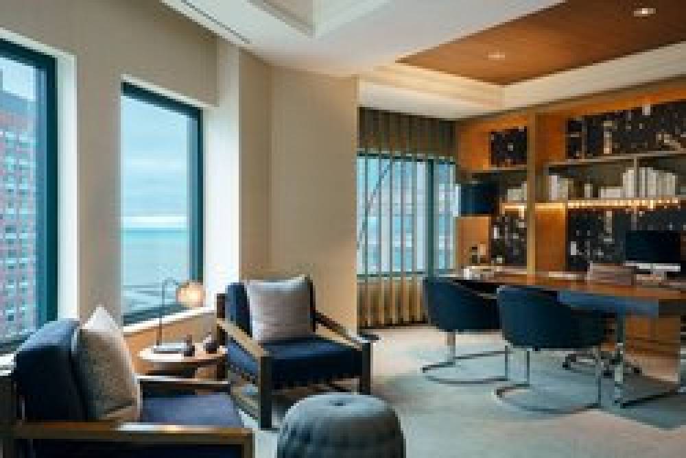 Sheraton Grand Chicago Riverwalk 10