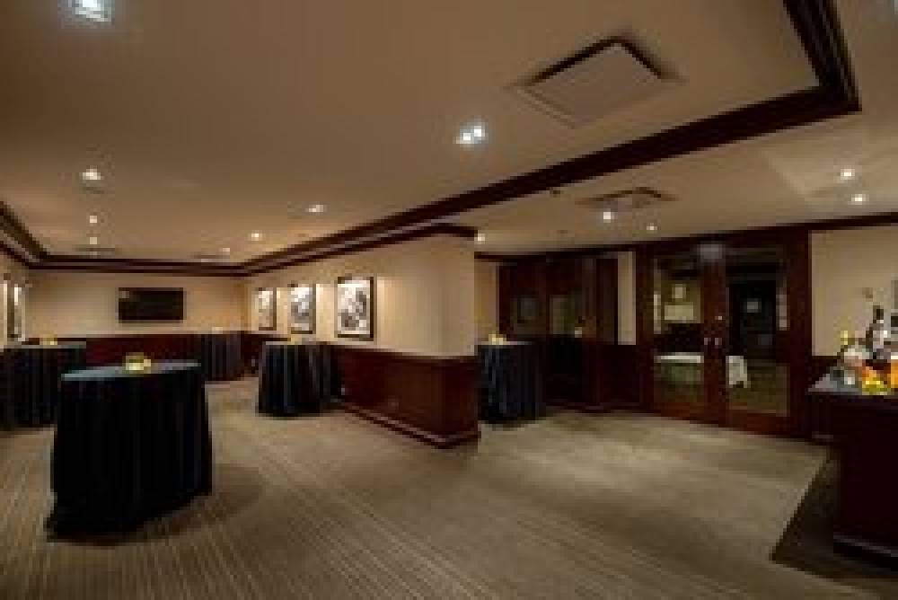 Sheraton Grand Chicago Riverwalk 4