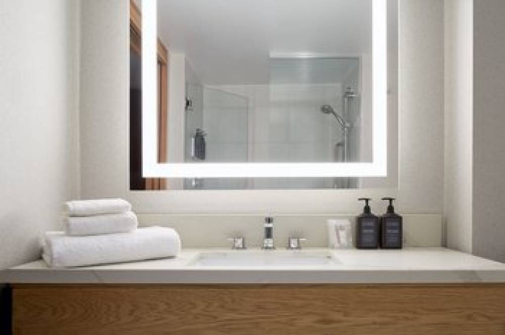 Sheraton Montreal Airport Hotel 10