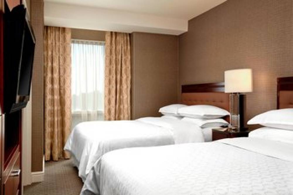 Sheraton Suites Calgary Eau Claire 8