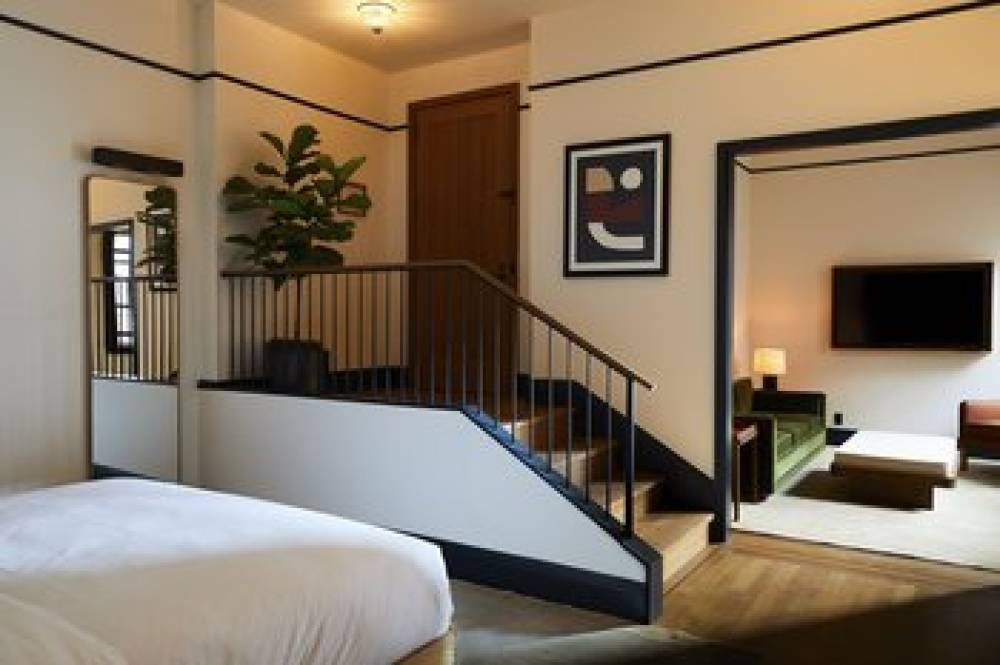 SHINOLA HOTEL 4