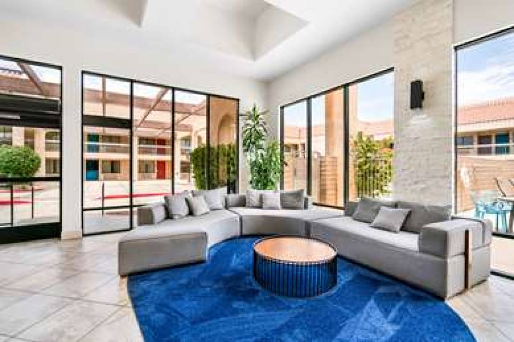 Signature Inn Indio I 10 5