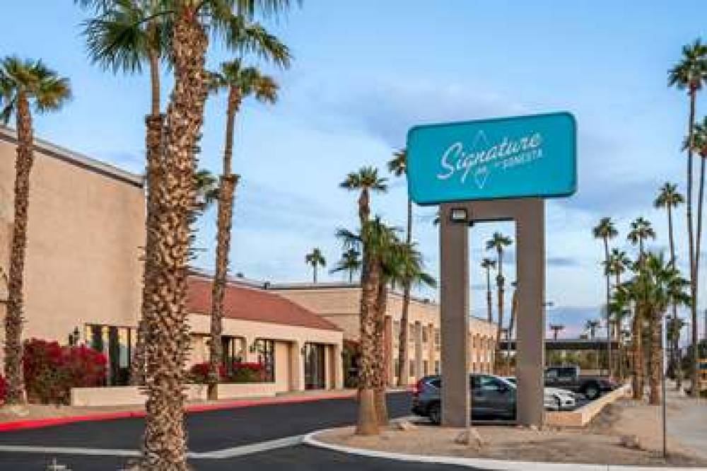 Signature Inn Indio I 10 9