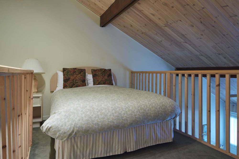 SIR SAMS INN AND SPA 9