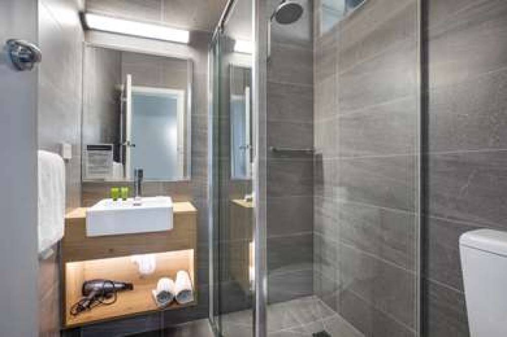 Skyways Hotel 5