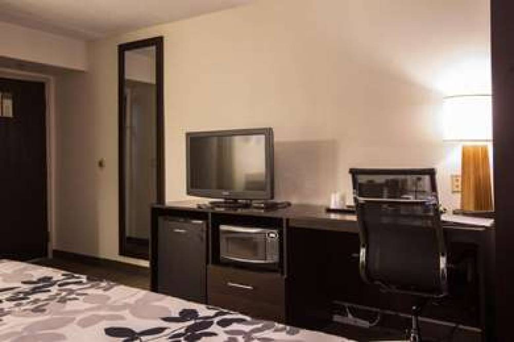 Sleep Inn Airport 8