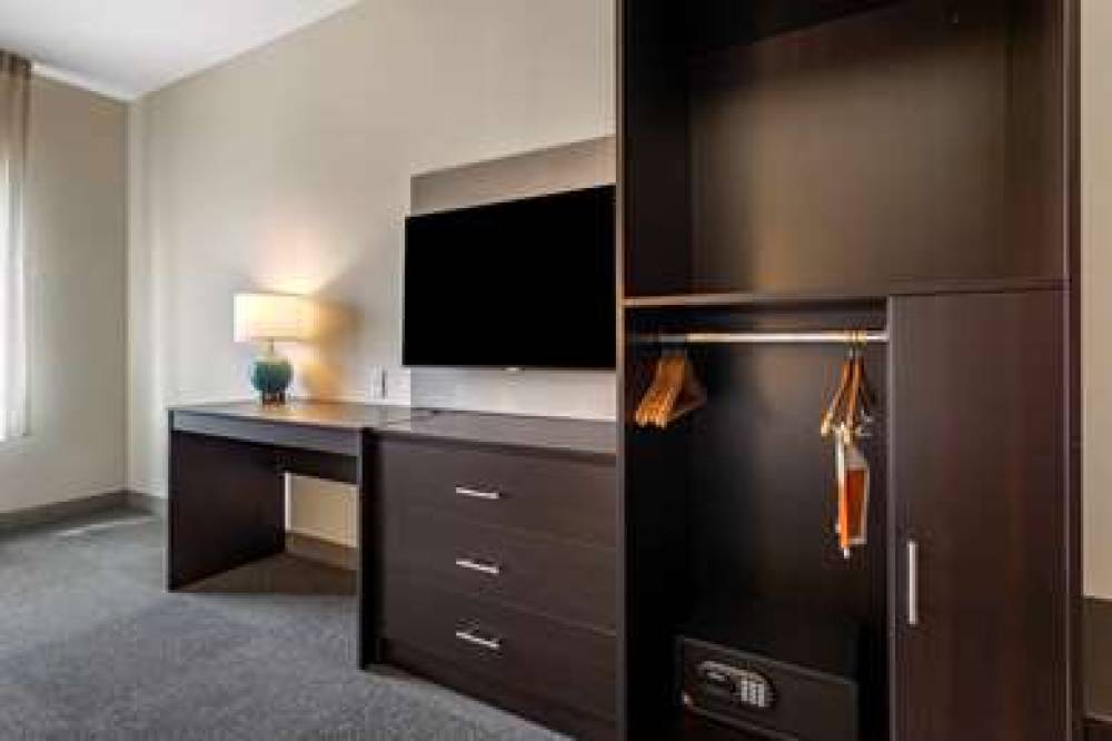 SLEEP INN AND SUITES CROSBY 8