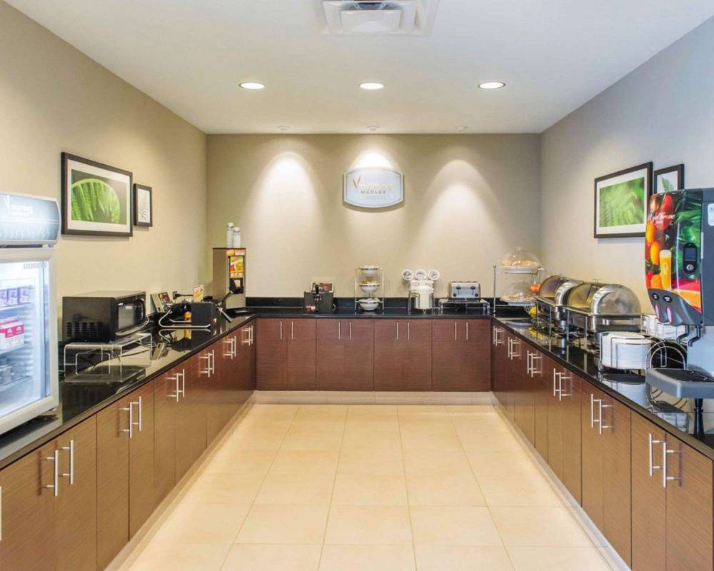 SLEEP INN AND SUITES DEFUNIAK SPRIN 3