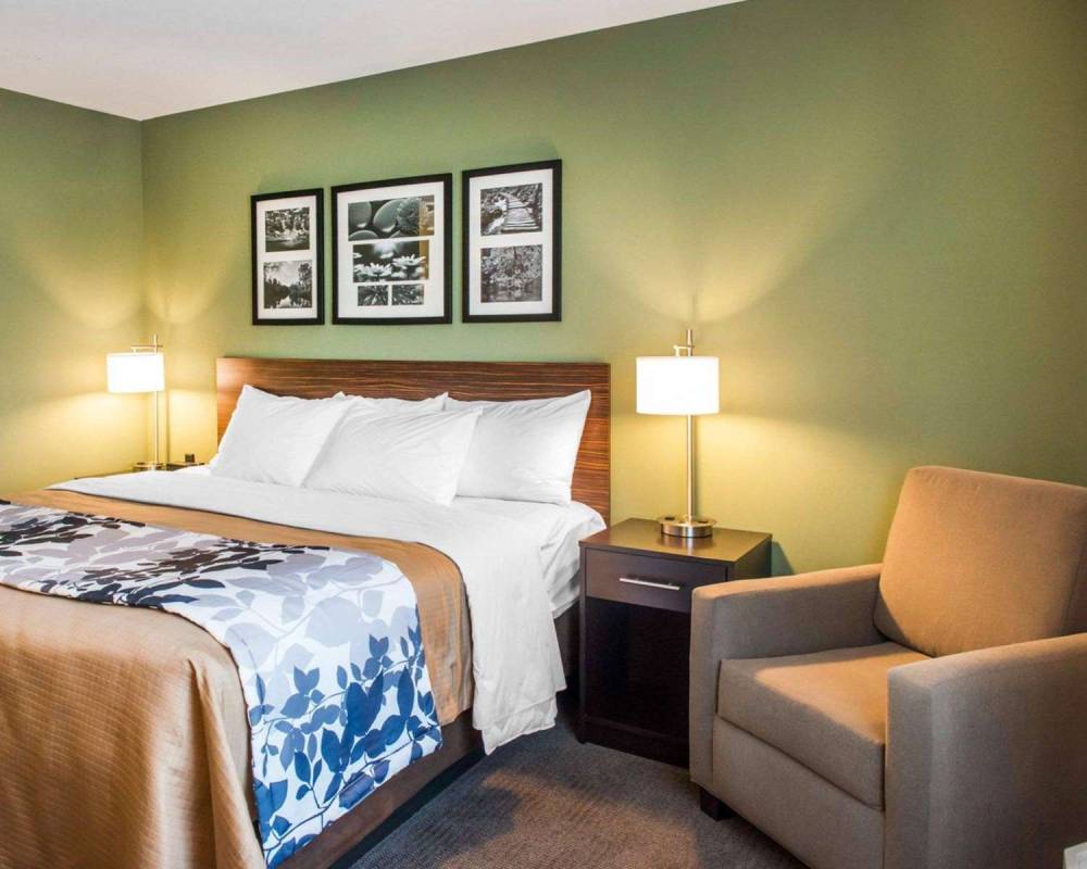 SLEEP INN AND SUITES DEFUNIAK SPRIN 2