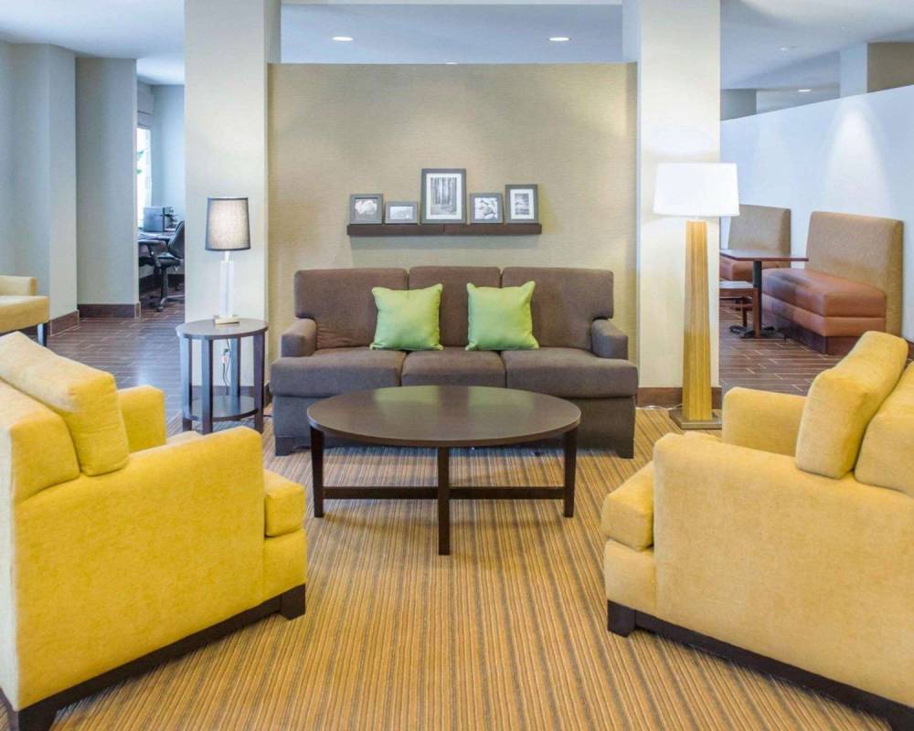 SLEEP INN AND SUITES DEFUNIAK SPRIN 9