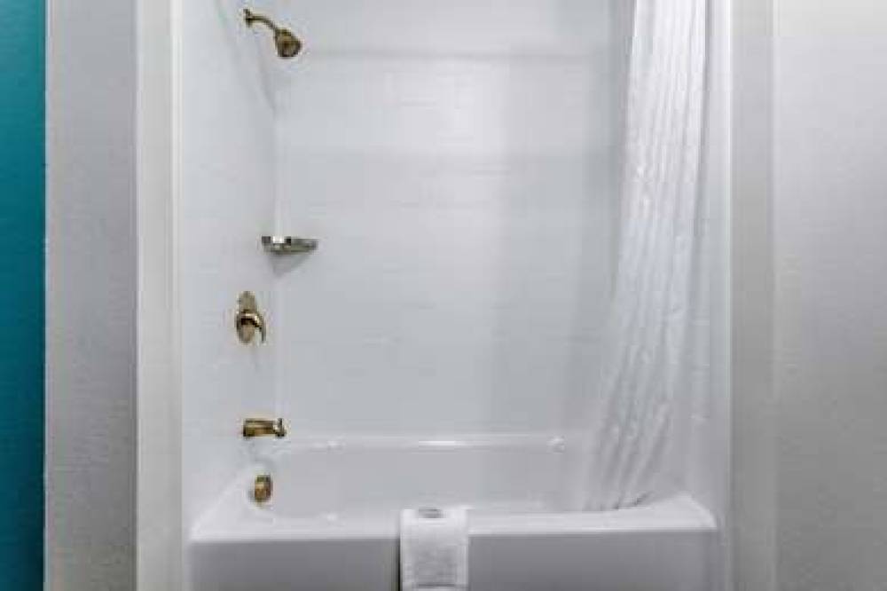 SLEEP INN AND SUITES MONROE - WOODB 10