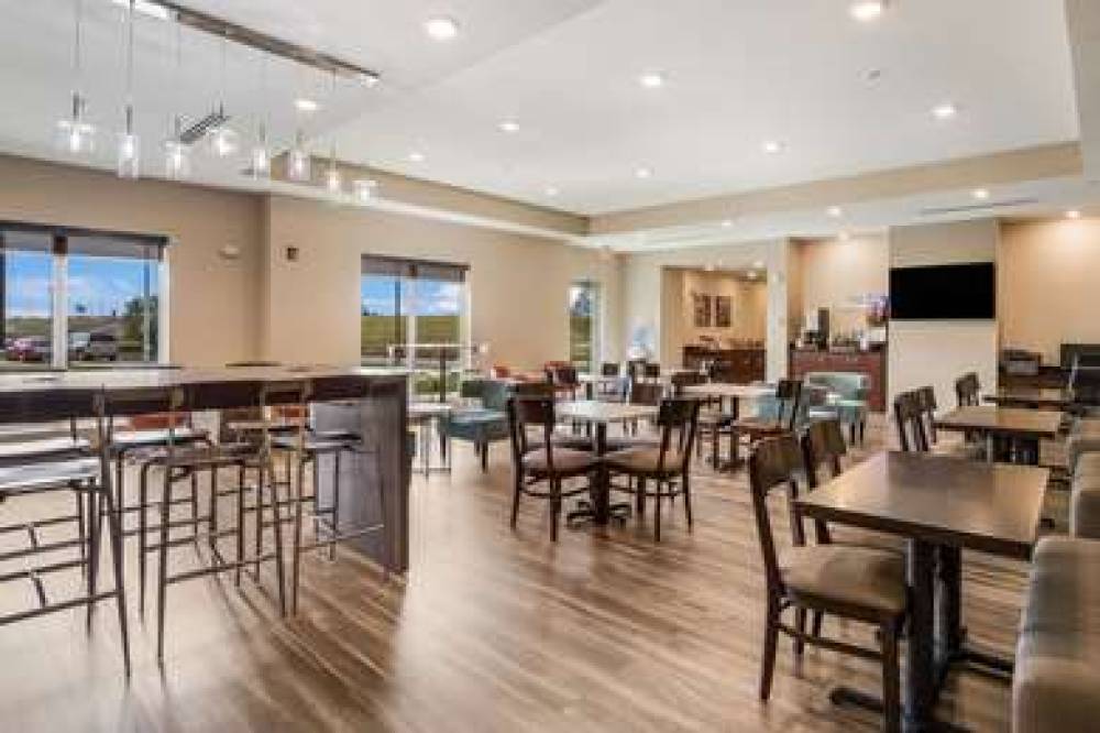 SLEEP INN AND SUITES PARK CITY 8