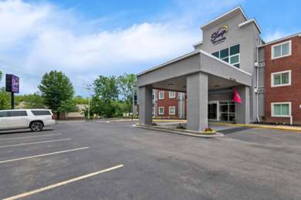 SLEEP INN AND SUITES PIGEON FORGE - 3