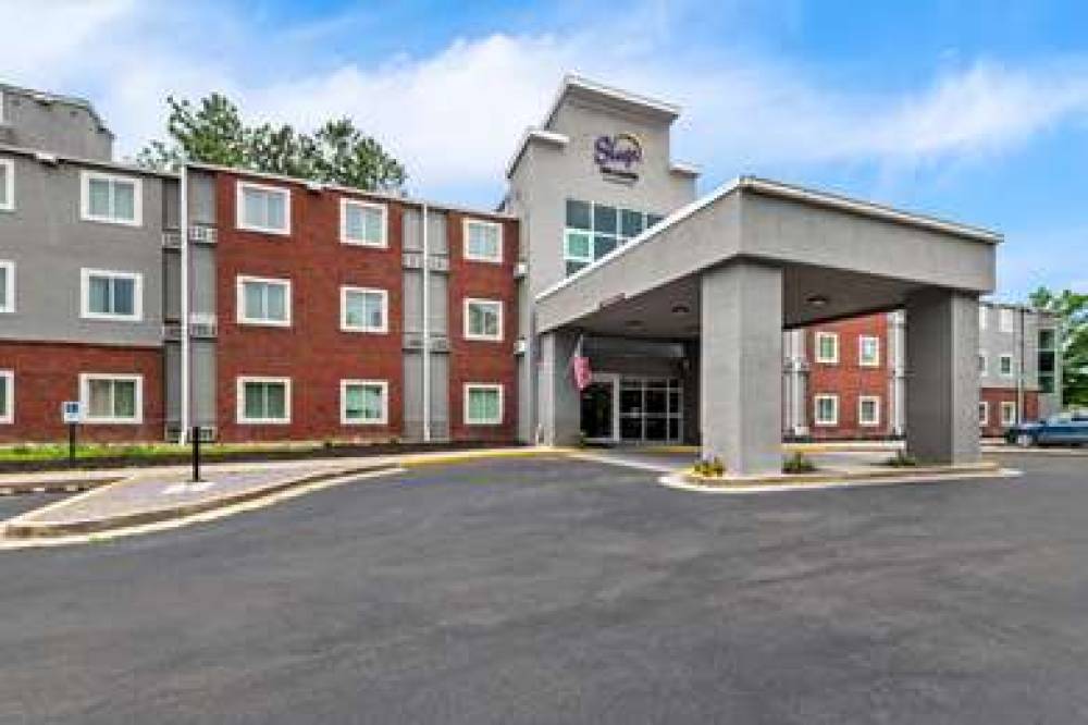SLEEP INN AND SUITES PIGEON FORGE - 1