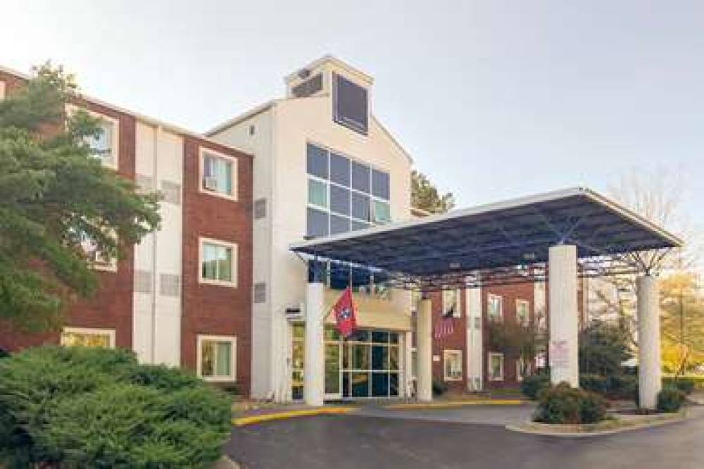 SLEEP INN AND SUITES PIGEON FORGE - 2
