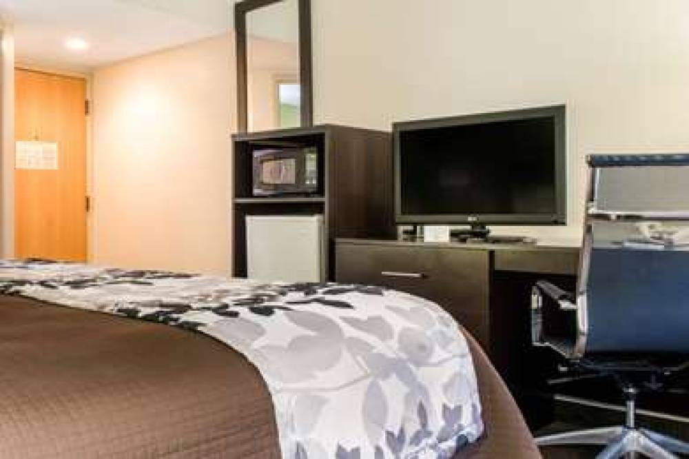 Sleep Inn & Suites 8