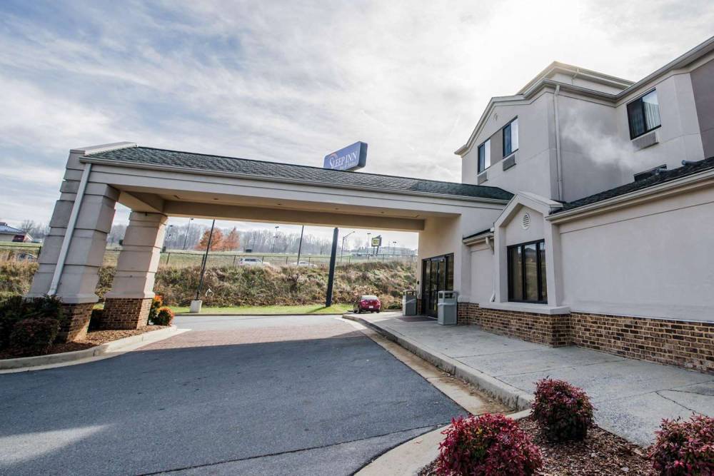 Sleep Inn & Suites 4