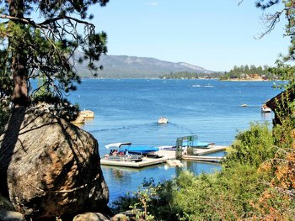 Snow Lake Lodge