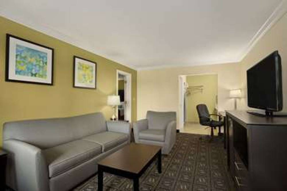 SOLARA INN AND SUITES 9