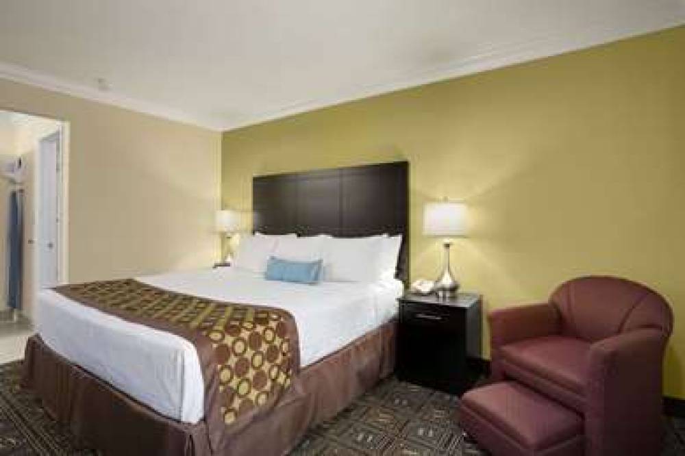 SOLARA INN AND SUITES 6