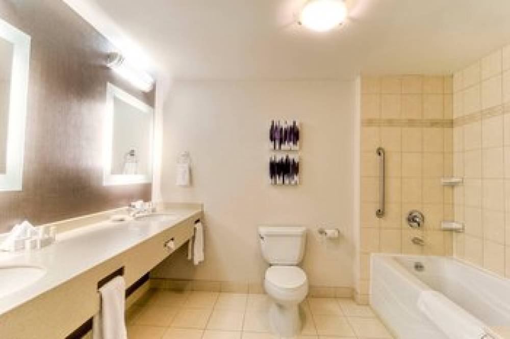 SpringHill Suites By Marriott Old Montreal 10