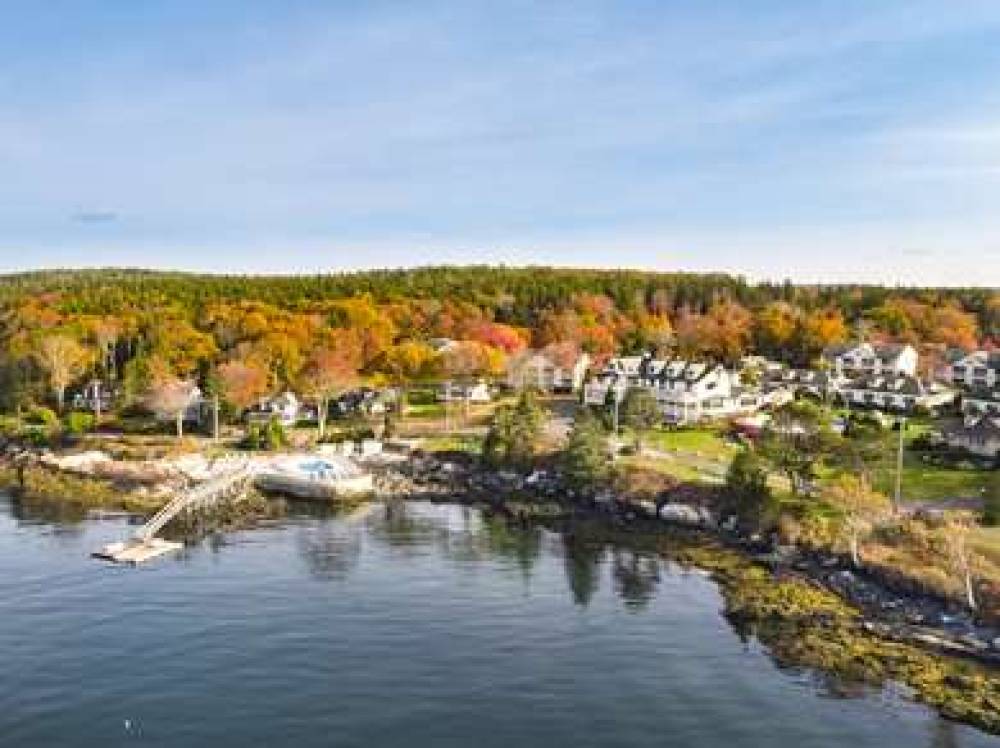 Spruce Point Inn