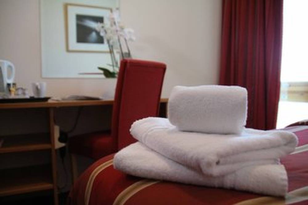ST GILES HEATHROW HOTEL 5