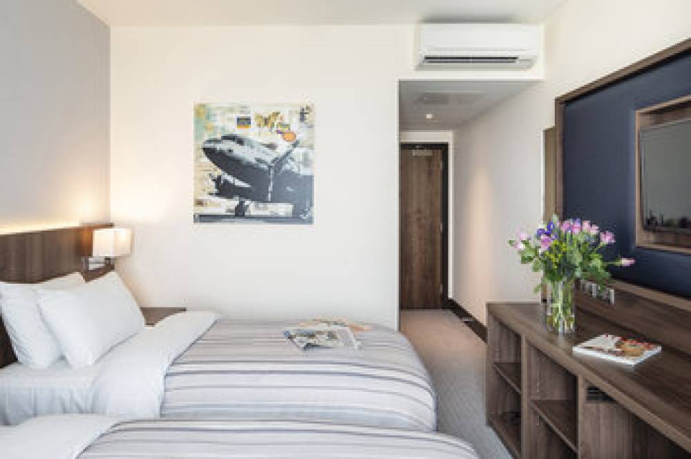 ST GILES HEATHROW HOTEL 4