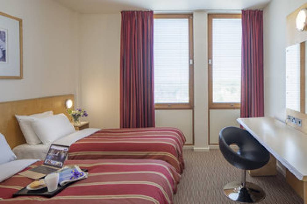 ST GILES HEATHROW HOTEL 6