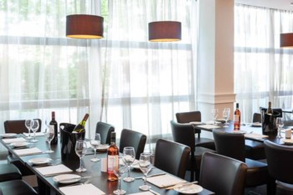 ST GILES HEATHROW HOTEL 8