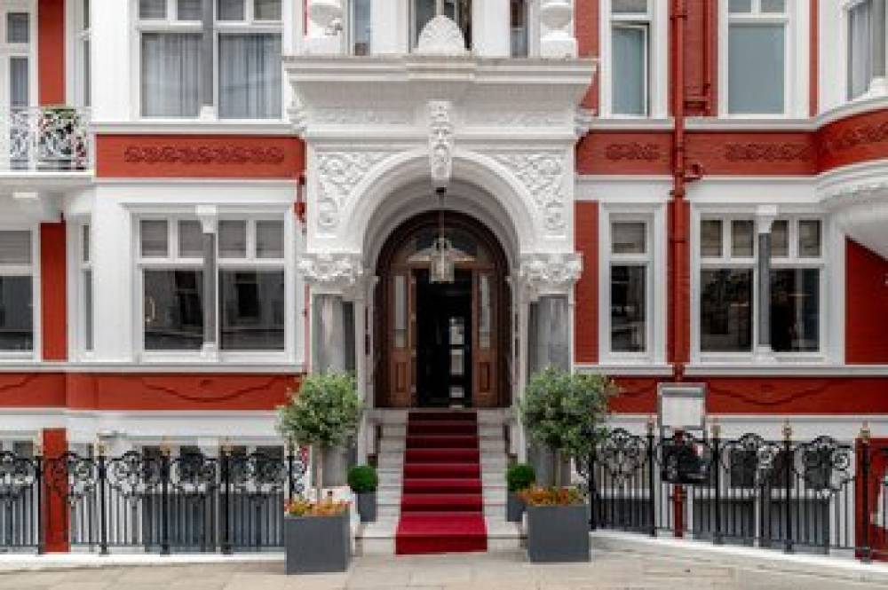 ST JAMES HOTEL AND CLUB 8