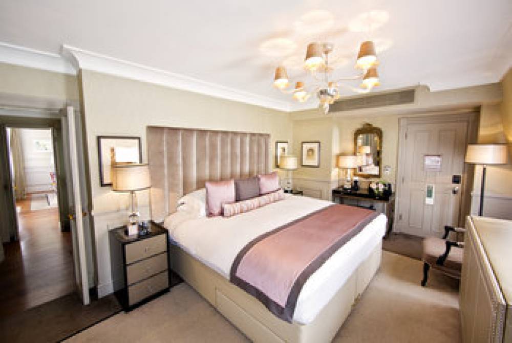 ST JAMES HOTEL AND CLUB 3