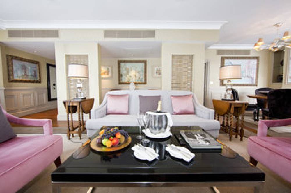 ST JAMES HOTEL AND CLUB 2
