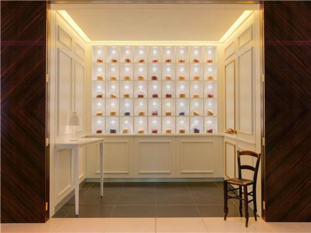 ST MARTINS LANE 6