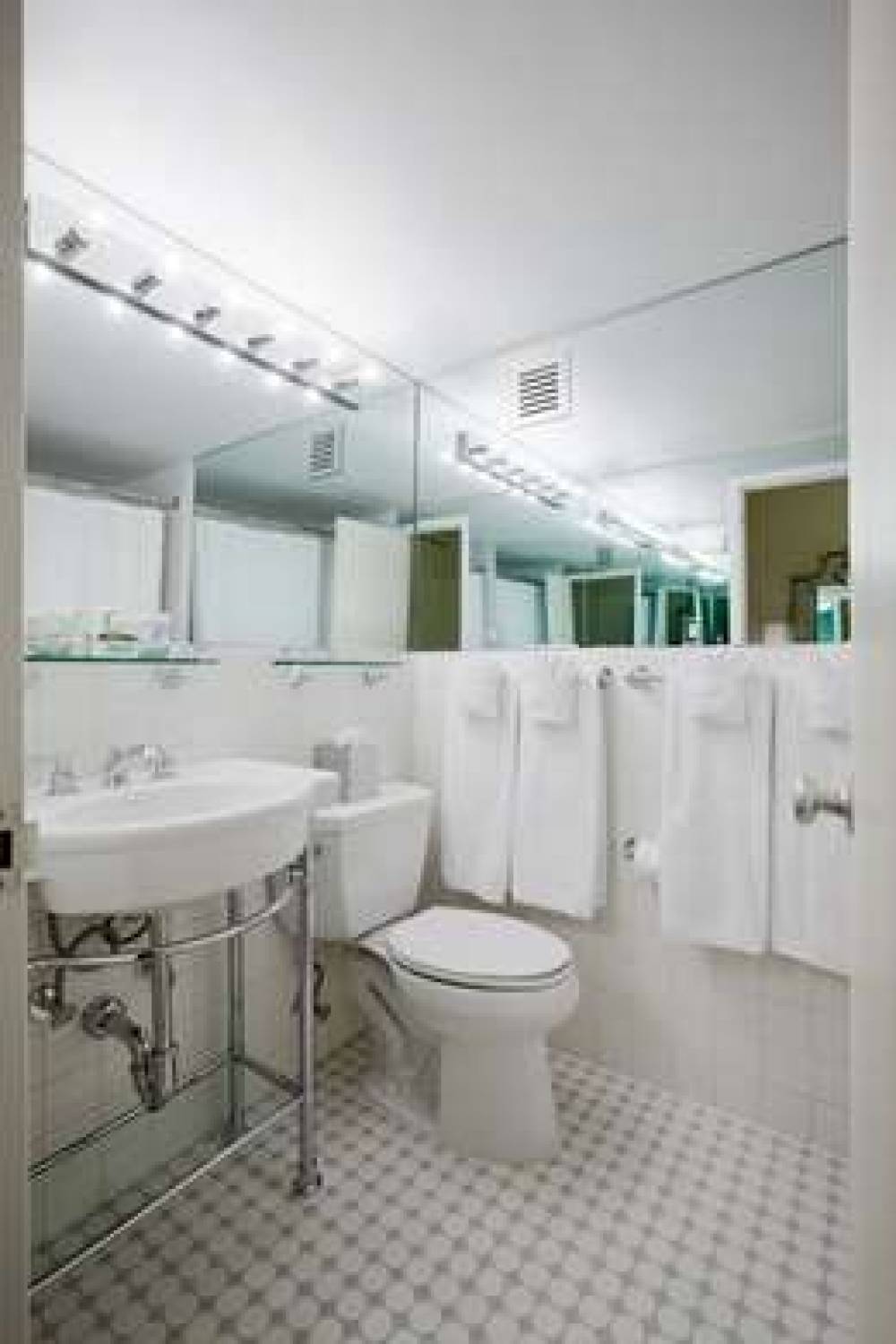 State Plaza Hotel 10