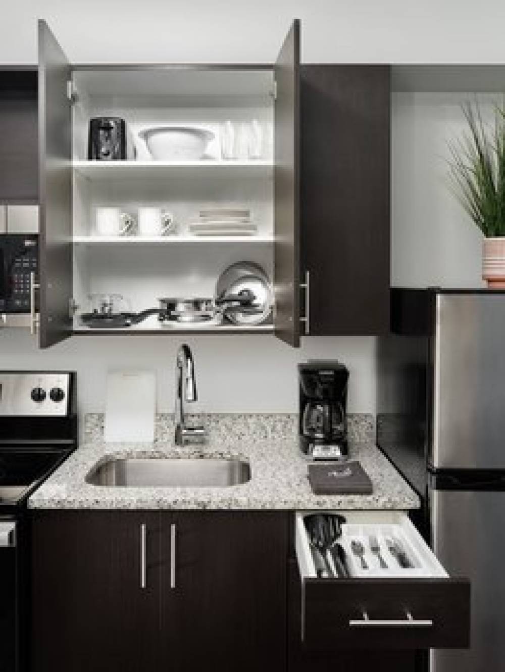 StayAPT Suites Dothan 10