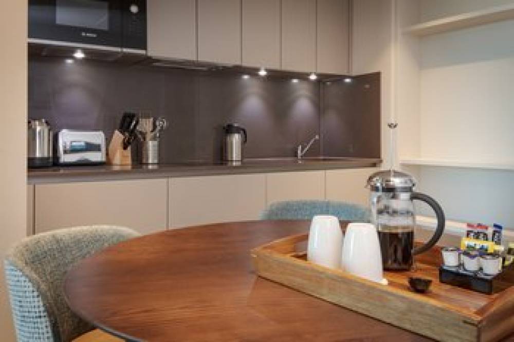 STAYBRIDGE STES BATH ROAD 10
