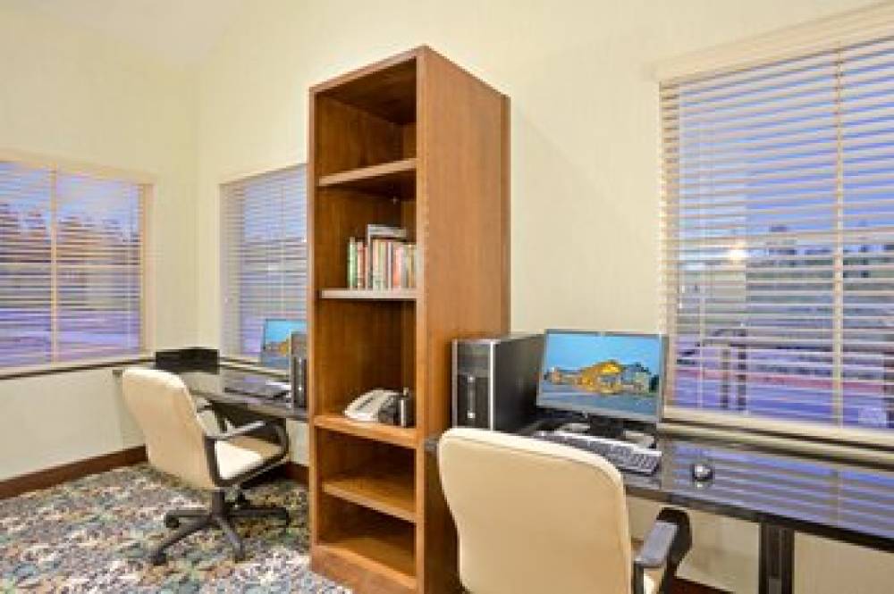 Staybridge Suites EVERETT - PAINE FIELD 4