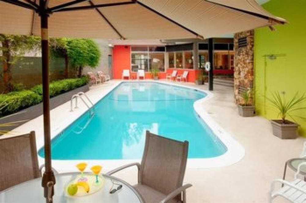 Staypineapple University Inn 9