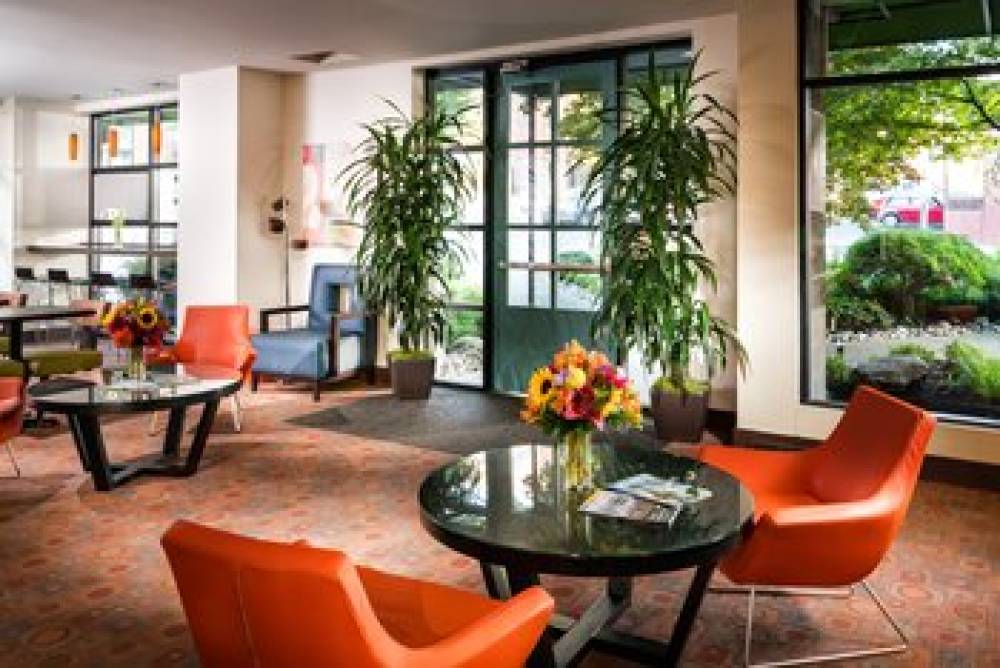 Staypineapple University Inn 3