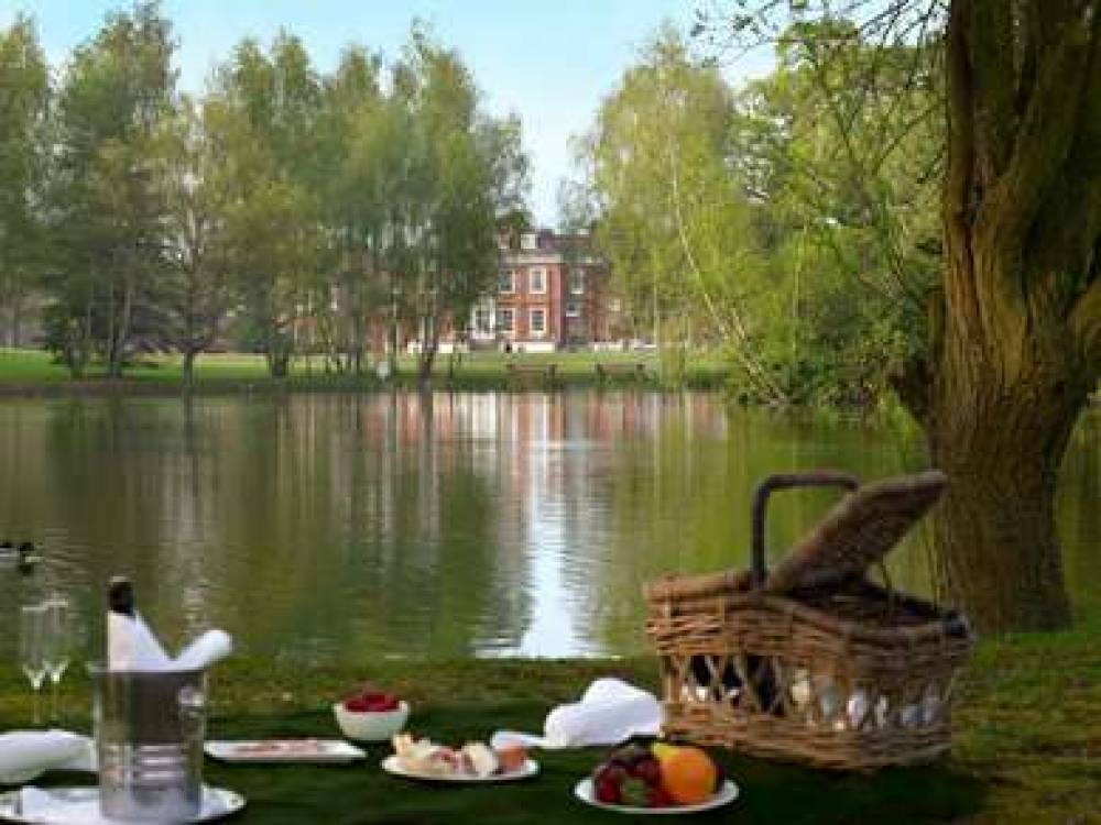 STOKE PLACE HOTEL 5
