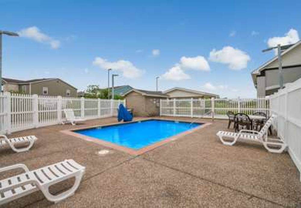 STUDIO 6 INGLESIDE 8