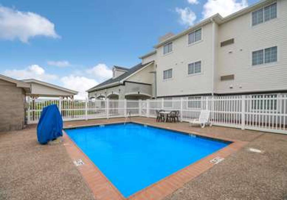 STUDIO 6 INGLESIDE 9
