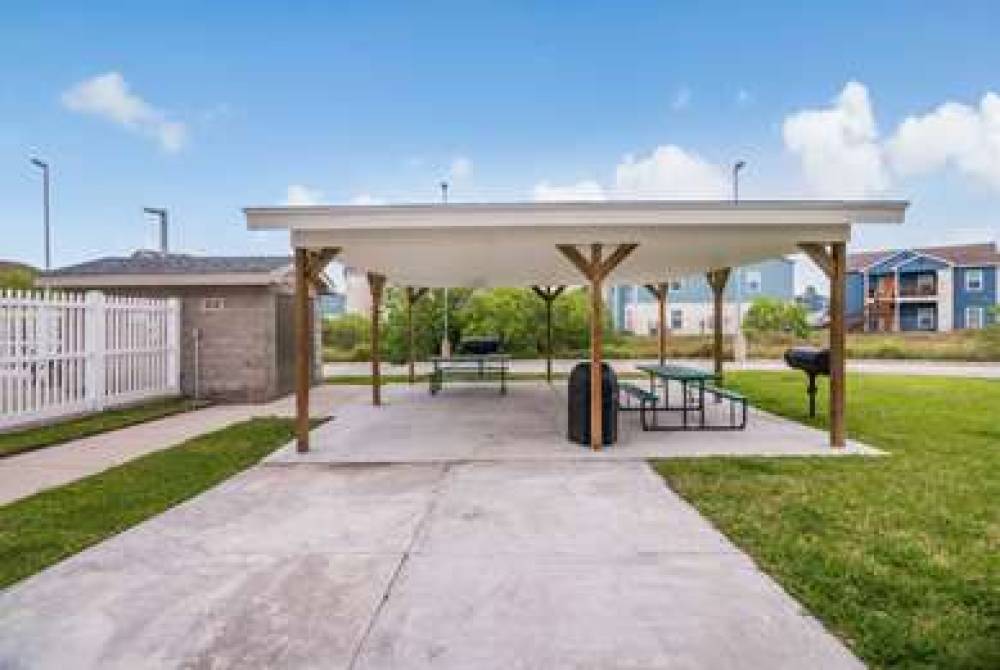STUDIO 6 INGLESIDE 4