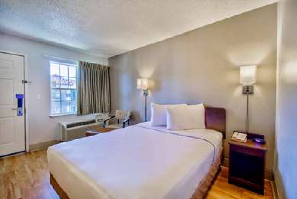 STUDIO 6 PHOENIX DEER VALLEY 1