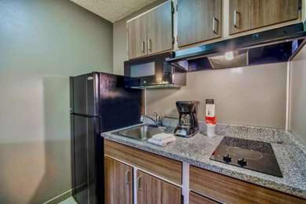 STUDIO 6 PHOENIX DEER VALLEY 4