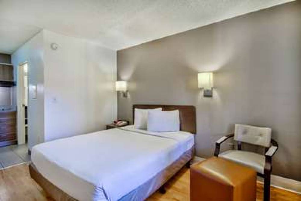 STUDIO 6 PHOENIX DEER VALLEY 3