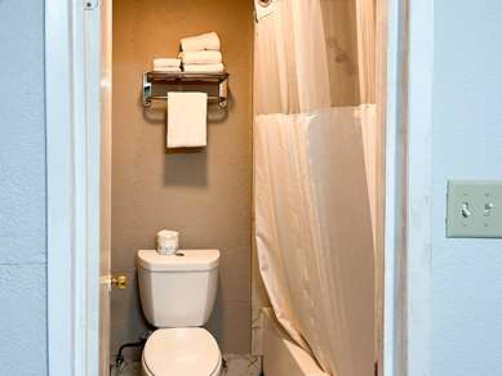 STUDIO 6 SUITES DELANO, CA 3