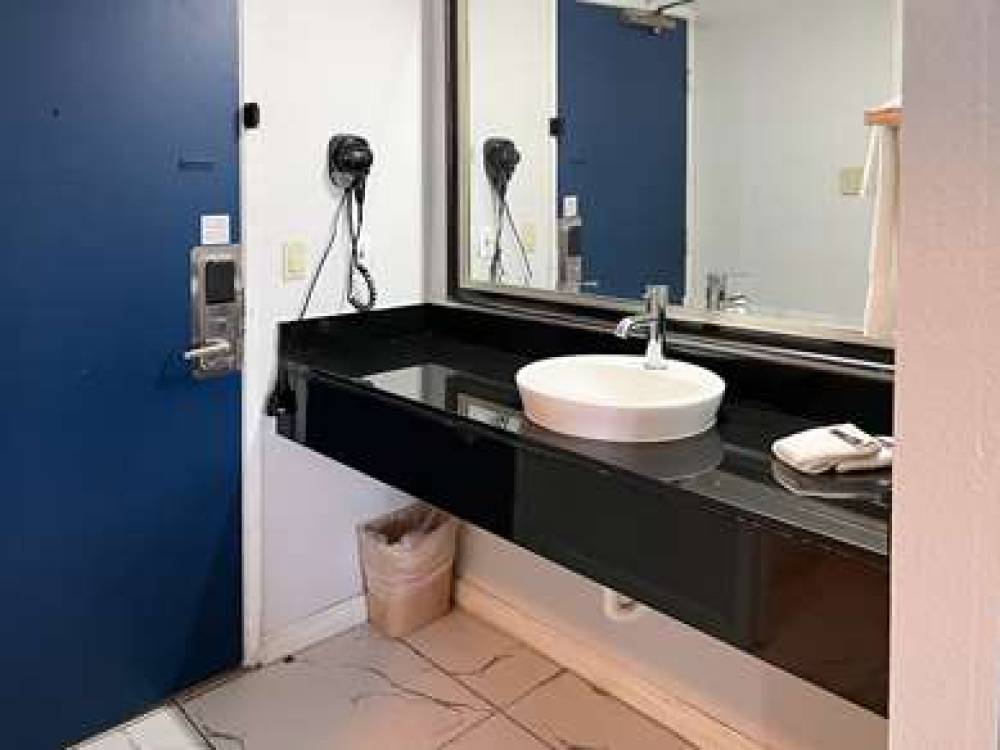 STUDIO 6 SUITES DELANO, CA 1